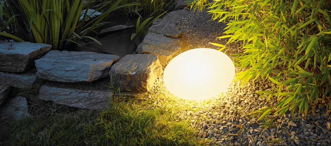 Den neuen Garten im richtigen Licht genießen – Lichtplanung für die Außenanlagen